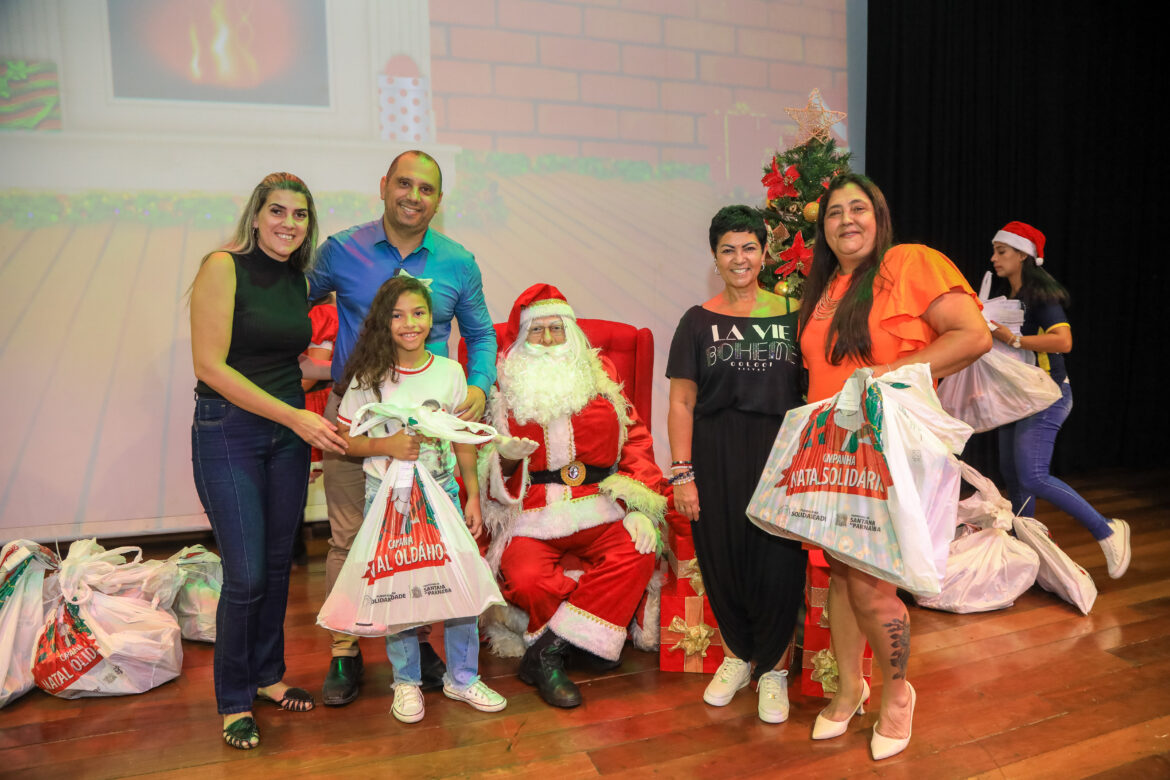 Marcos Tonho entrega mais de 5 mil sacolinhas de natal para crianças