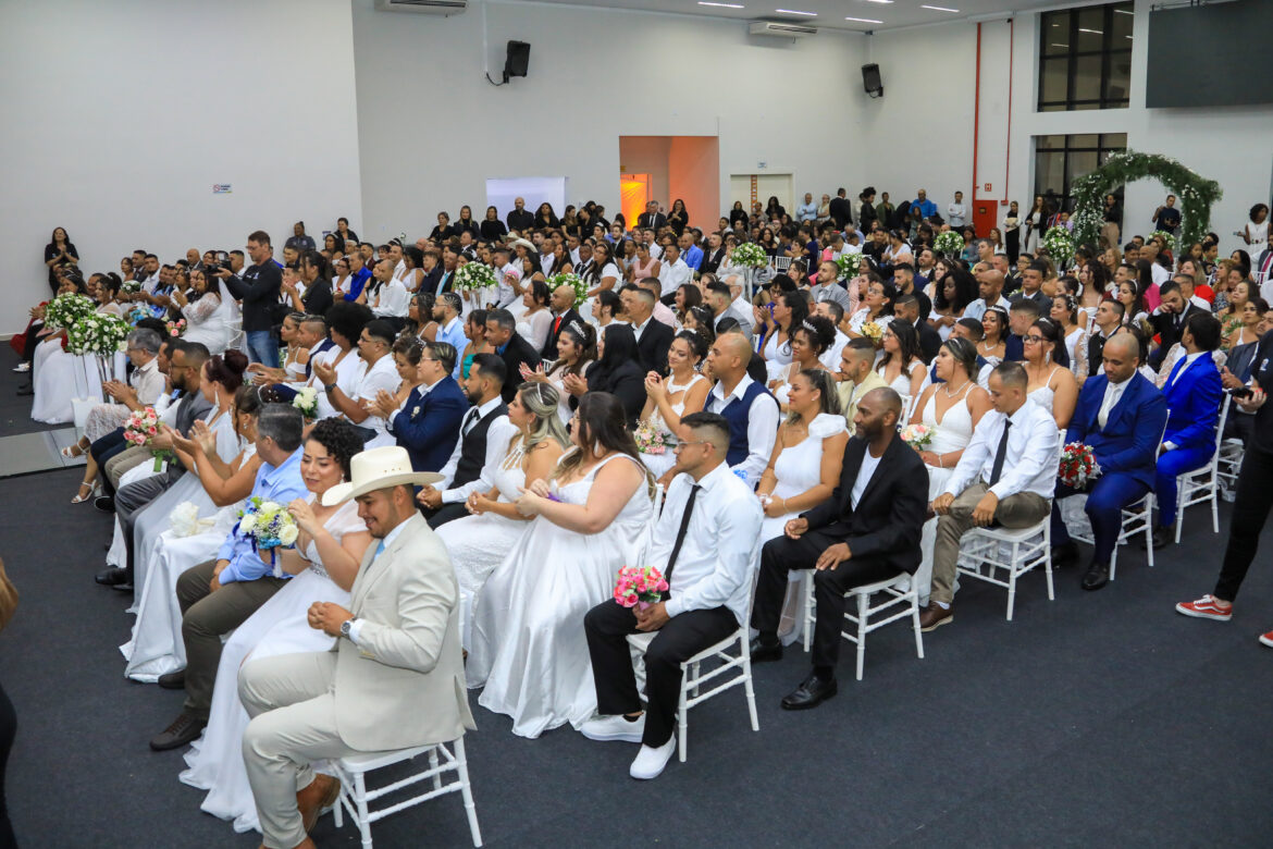 Casamento Comunitário em de Santana de Parnaíba oficializa união de 87 casais com grande festa