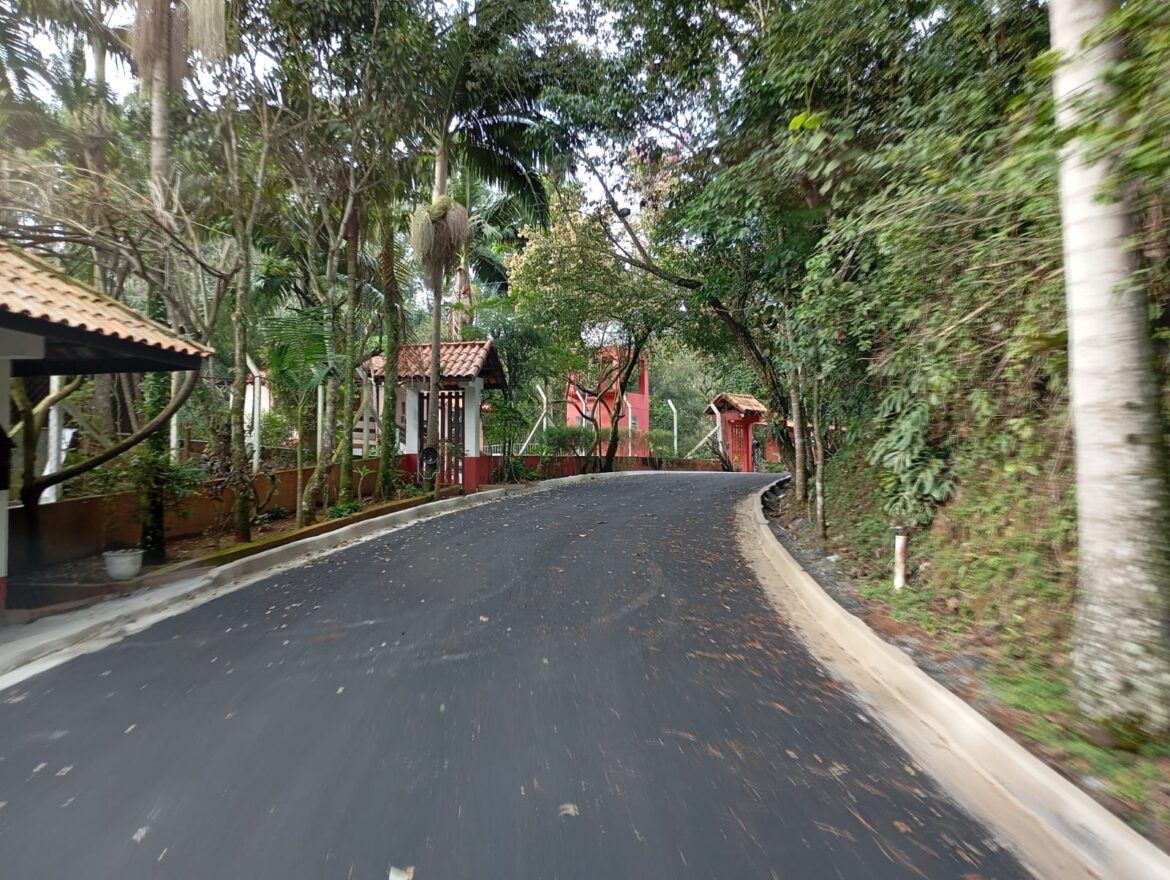 Prefeitura de Santana de Parnaíba pavimenta ruas do bairro Santa Helena I 