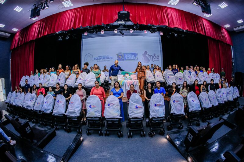 Mais de 100 mamães recebem kit de enxoval do Programa Mãe Parnaibana