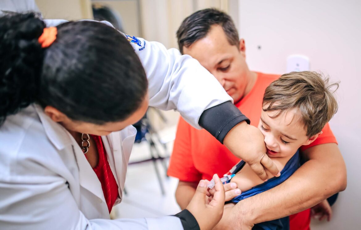 Vacinação 2024 em Santana de Parnaíba: dose contra meningite é a mais aplicada; confira como manter a carteira atualizada