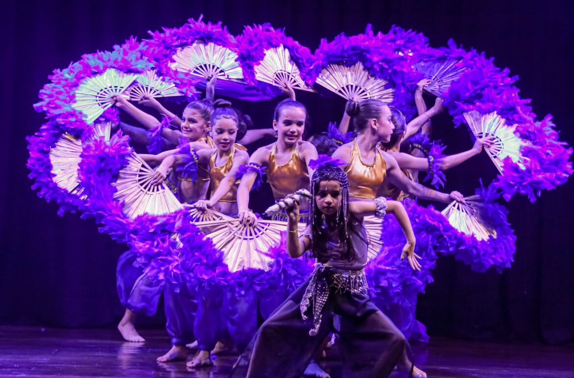 Alunos do Ensino Fundamental I dão show na abertura do XVI Festival Escolar de Dança de Santana de Parnaíba